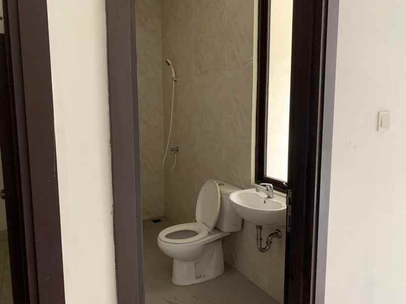 dijual rumah lavon swan city cluster