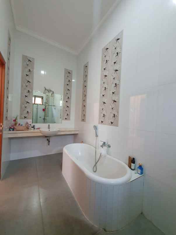 dijual rumah lebak bulus cilandak