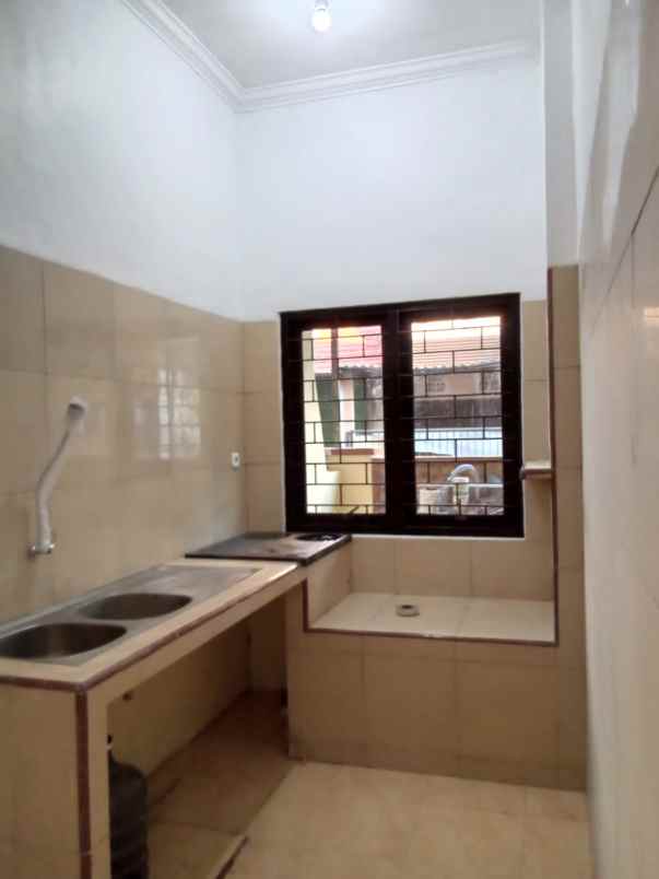 dijual rumah lebak indah