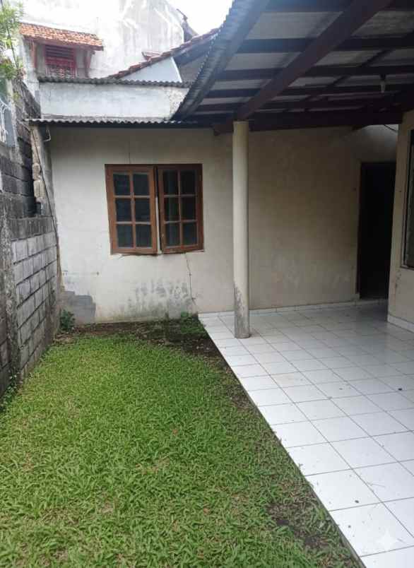 dijual rumah lokasi strategis tidak pernah banjir