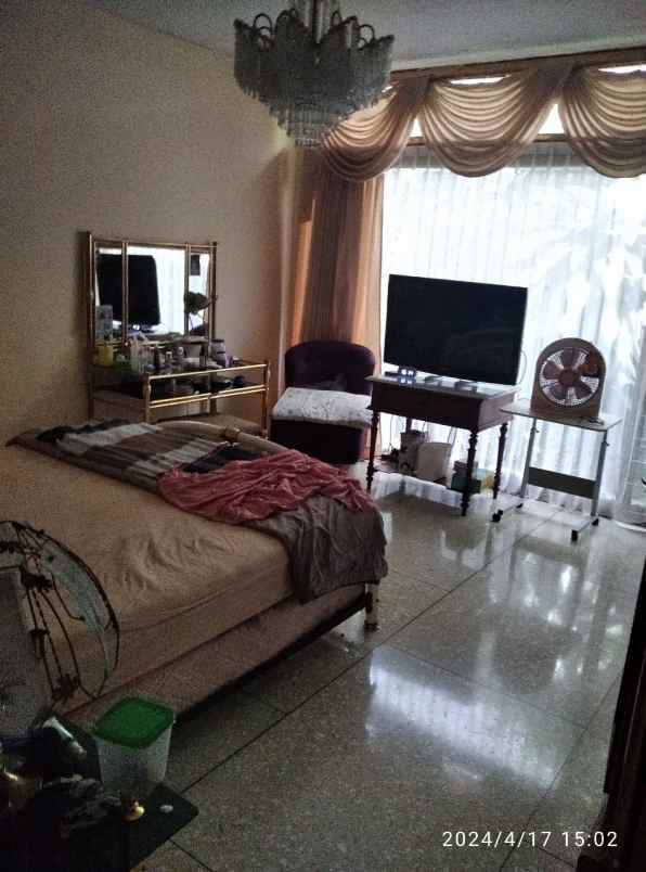 dijual rumah luas terawat di gegerkalong