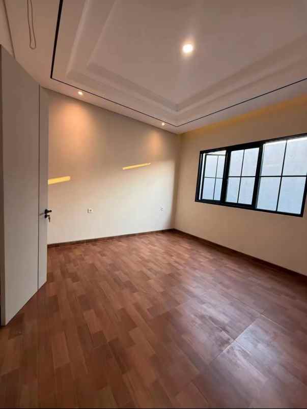 dijual rumah manyar indah