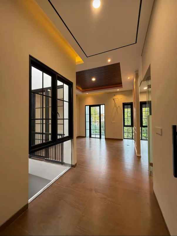 dijual rumah manyar indah