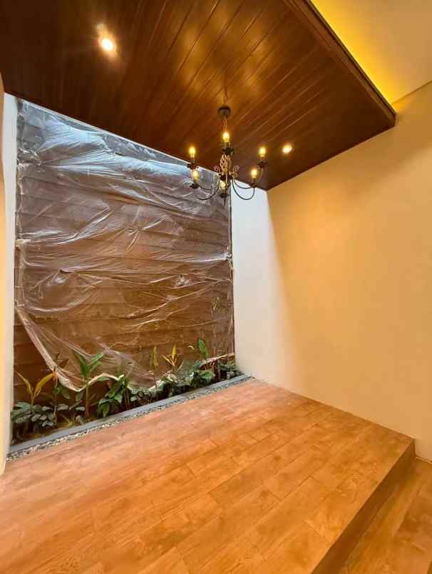 dijual rumah manyar indah
