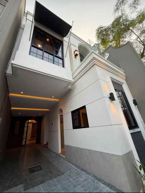 dijual rumah manyar indah