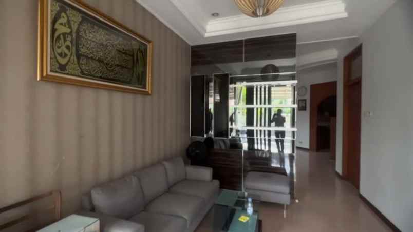 dijual rumah manyar kartika