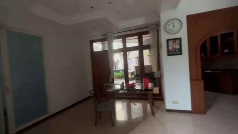 dijual rumah manyar kartika