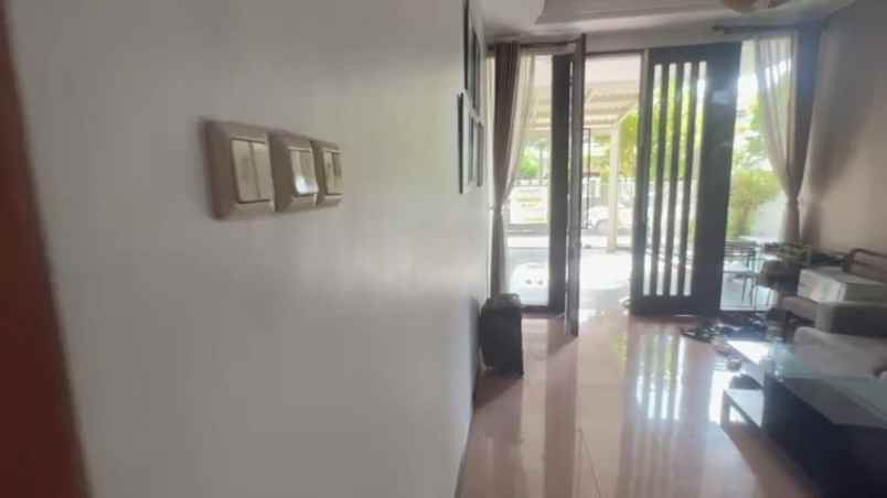 dijual rumah manyar kartika