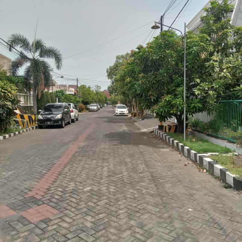 dijual rumah manyar kartika