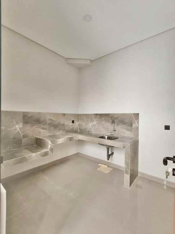 dijual rumah manyar kertoarjo