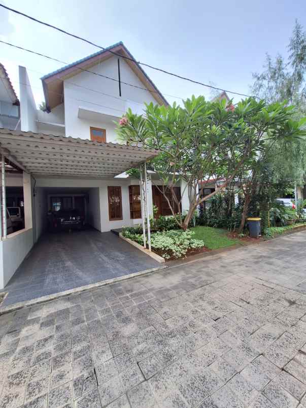 dijual rumah margasatwa raya cilandak