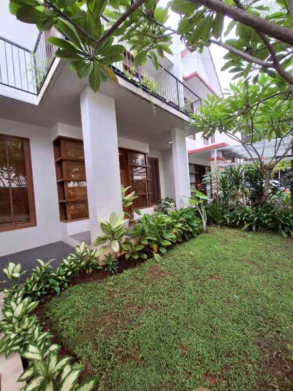dijual rumah margasatwa raya cilandak