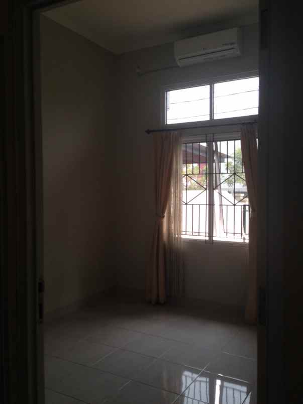 dijual rumah mean residence jl karyawan