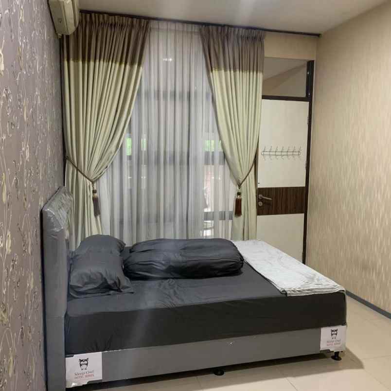 dijual rumah menteng atas