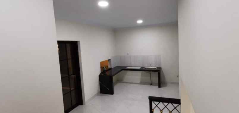 dijual rumah meruyung limo depok
