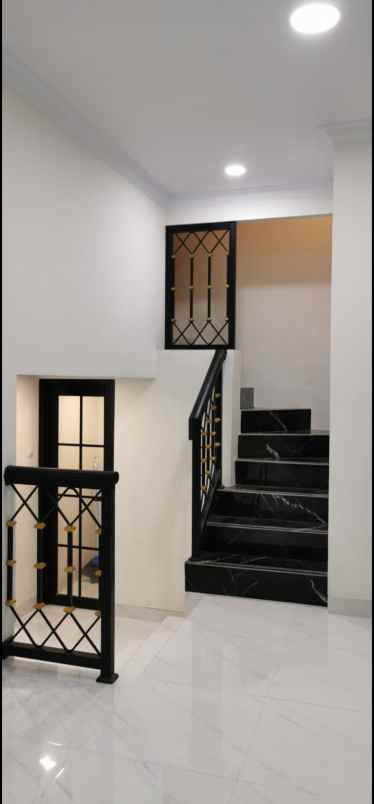 dijual rumah meruyung limo depok