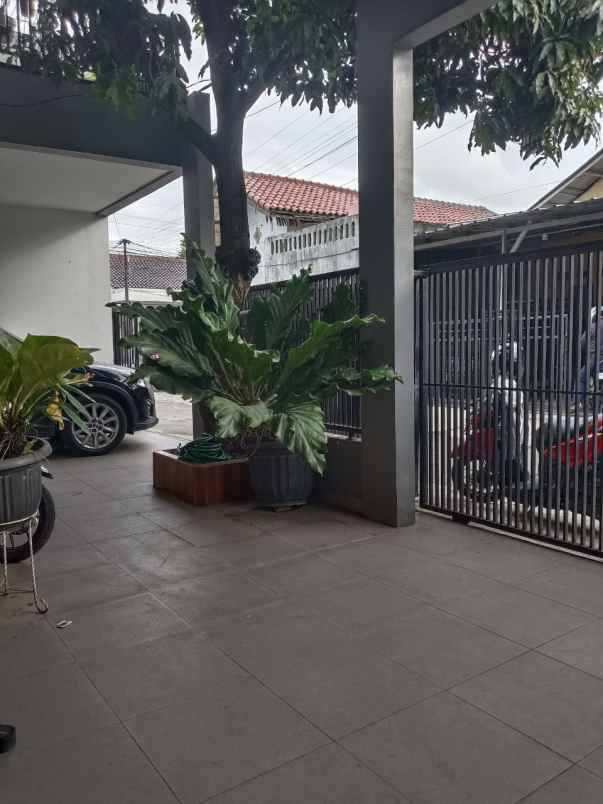 dijual rumah mewah lokasi strategis pekayon