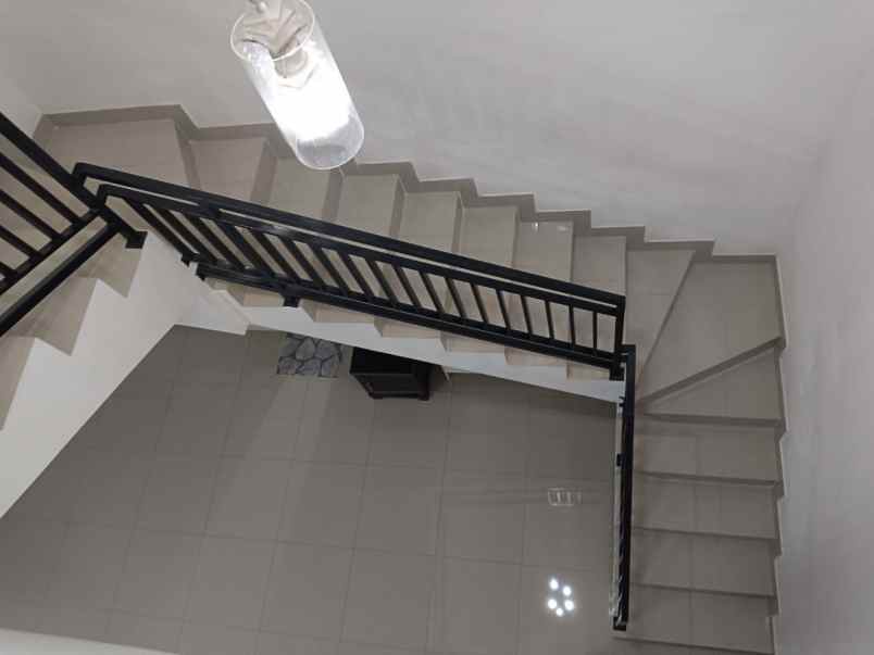 dijual rumah mewah lokasi strategis pekayon