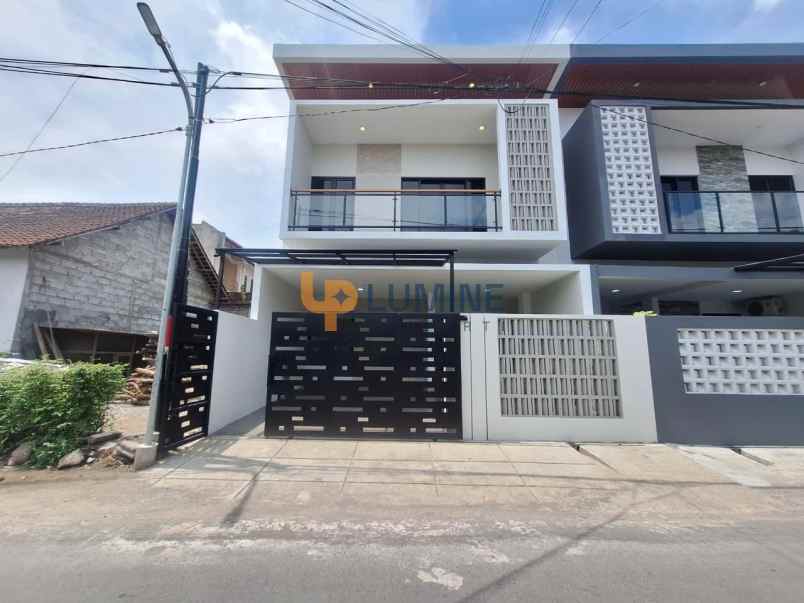 dijual rumah minomartani