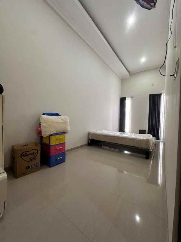 dijual rumah mulyosari prima