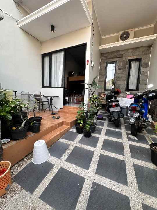 dijual rumah mulyosari prima