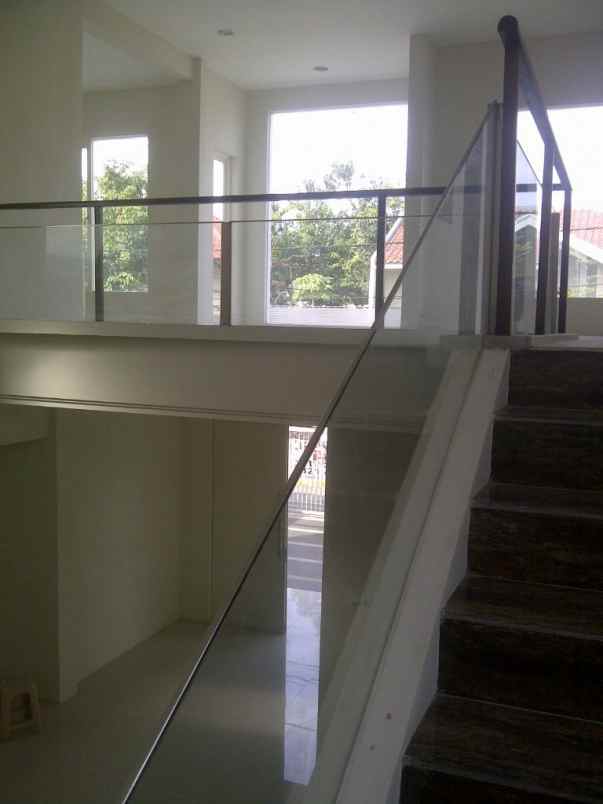 dijual rumah nginden intan