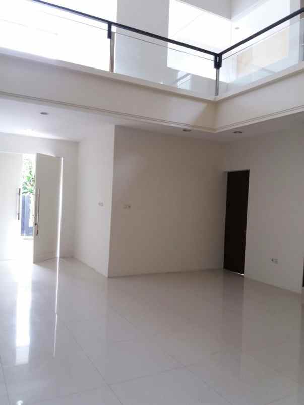 dijual rumah nginden intan