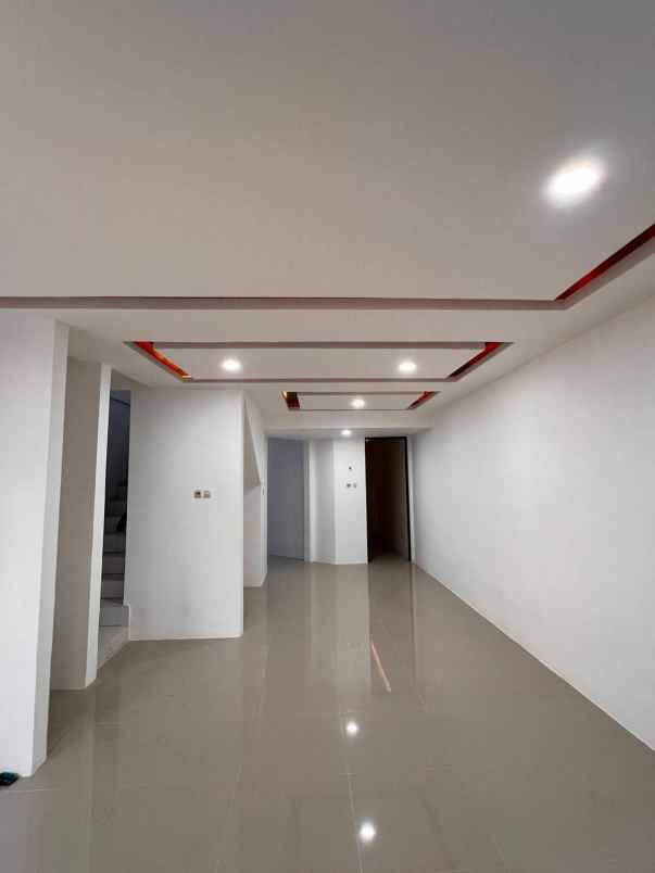 dijual rumah nginden intan permai kec
