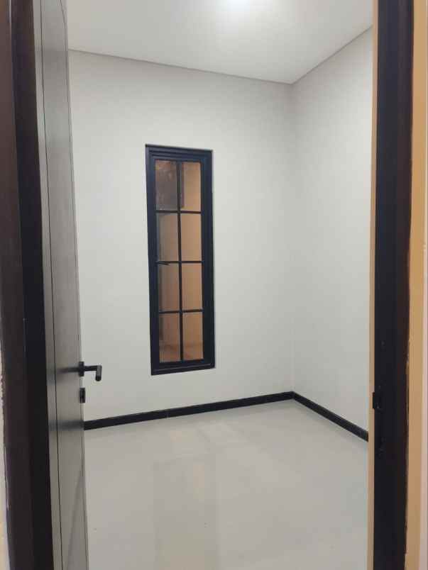 dijual rumah nirwana eksekutif