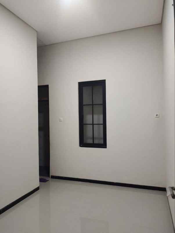 dijual rumah nirwana eksekutif
