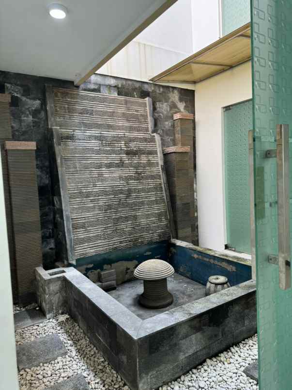 dijual rumah pakuwon city