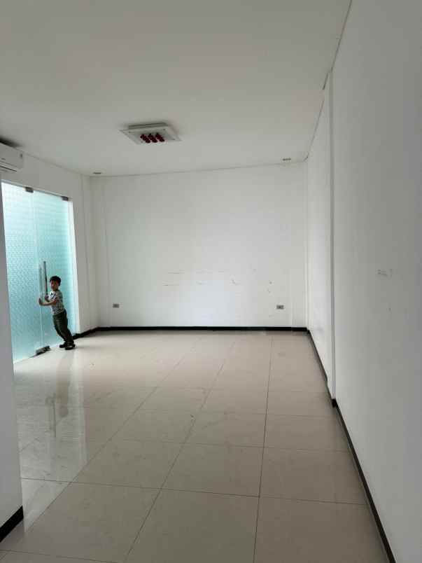 dijual rumah pakuwon city