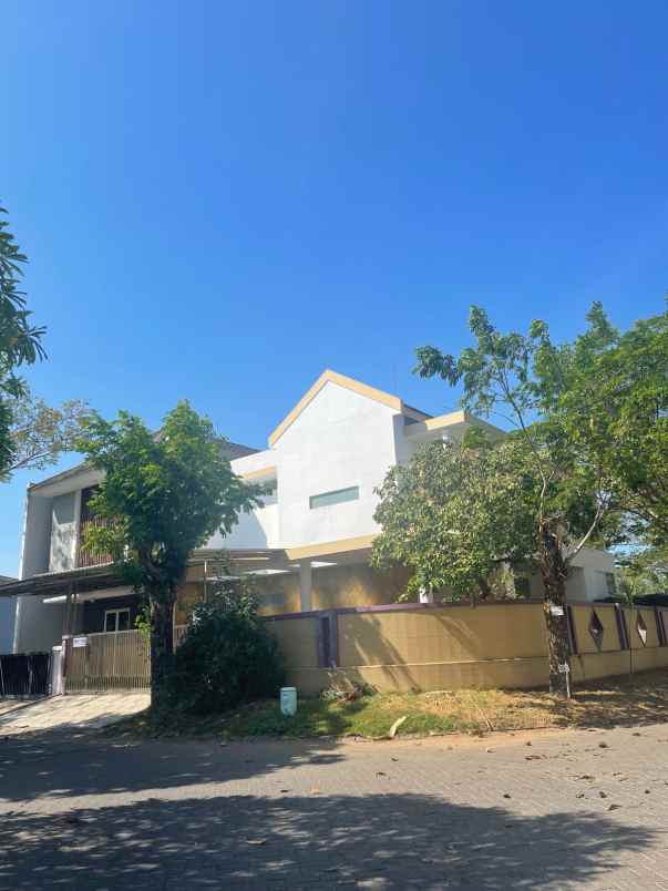 dijual rumah pakuwon city