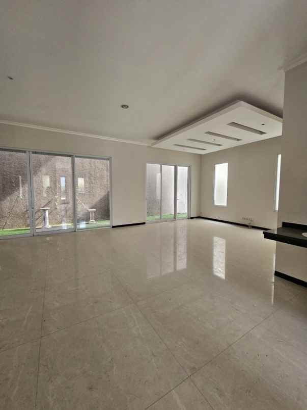 dijual rumah pakuwon city sukolilo surabaya