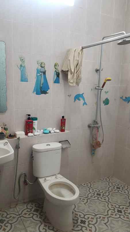 dijual rumah penjaringan sari