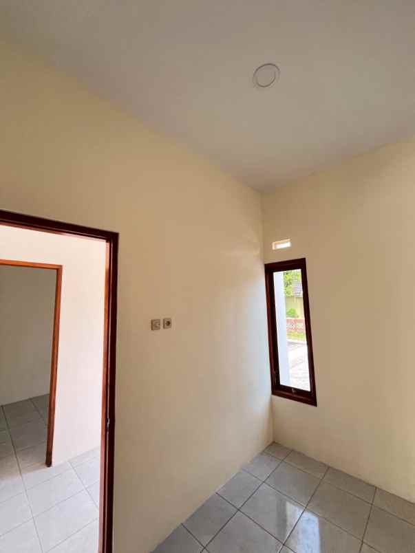 dijual rumah perumahan graha candi