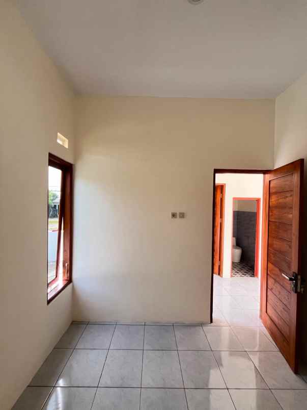 dijual rumah perumahan graha candi
