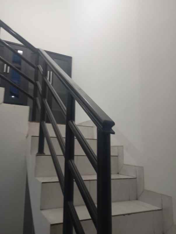 dijual rumah perumahan jatinegara baru