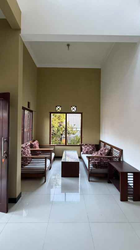 dijual rumah perumahan landungsari dau