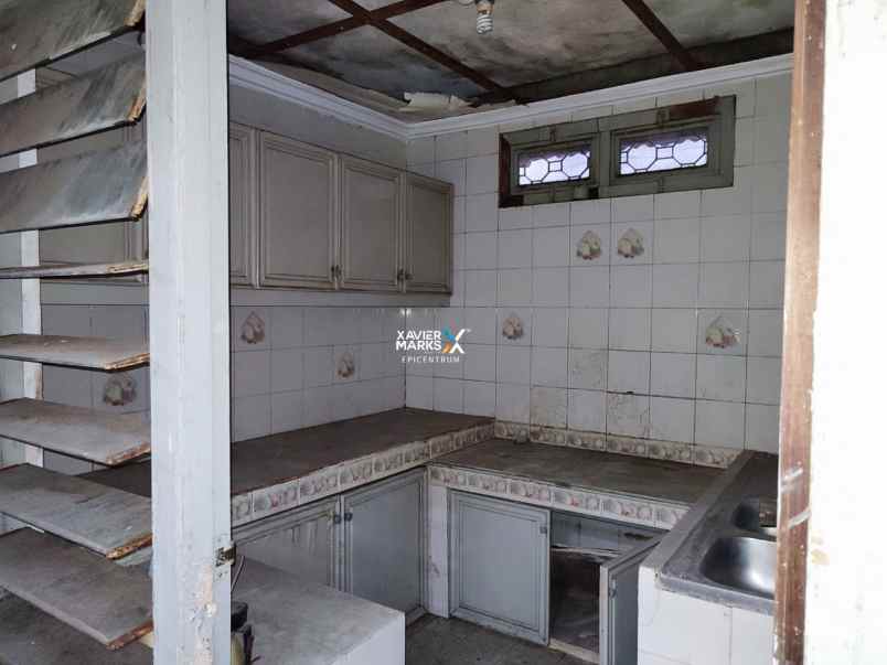 dijual rumah petemon