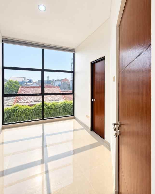 dijual rumah pondok aren
