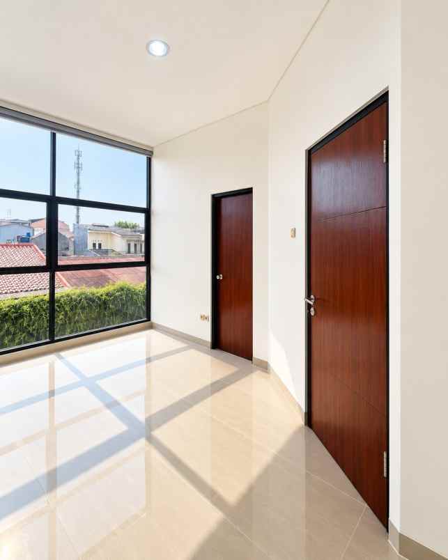 dijual rumah pondok aren