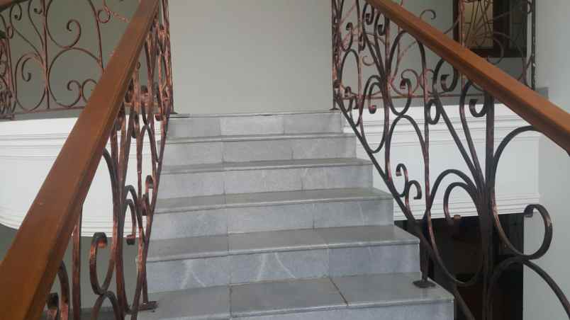 dijual rumah pondok bambu