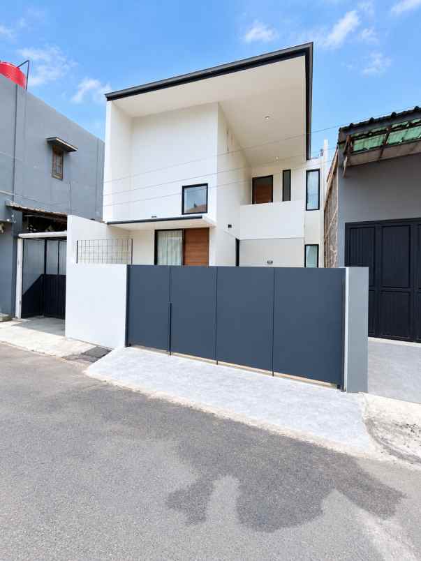 dijual rumah pondok kacang barat