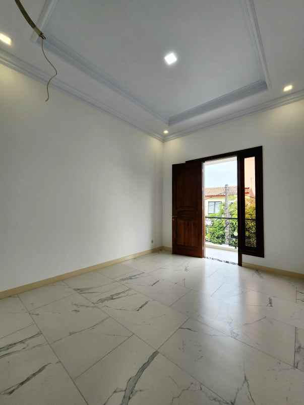 dijual rumah pondok kelapa