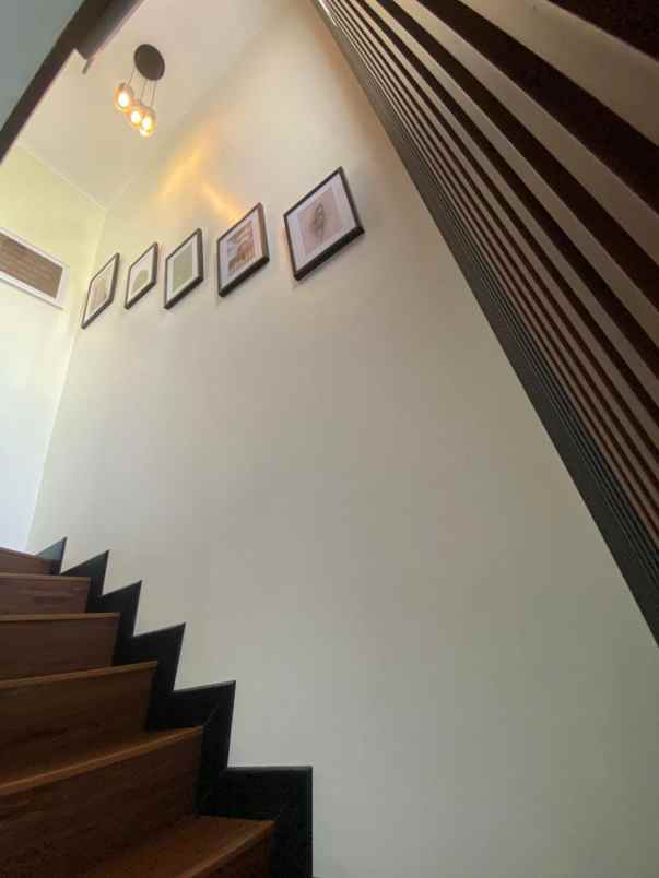 dijual rumah rapi siap huni di citraland cibubur