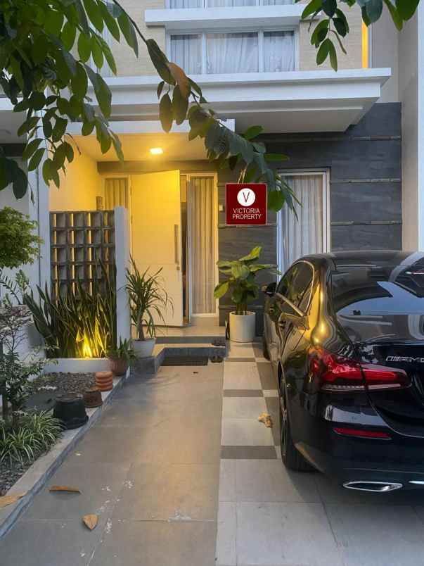 dijual rumah rapi siap huni di citraland cibubur