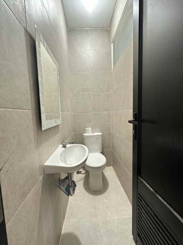 dijual rumah regency one