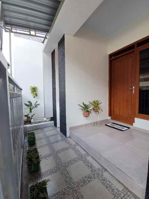 dijual rumah sambilegi