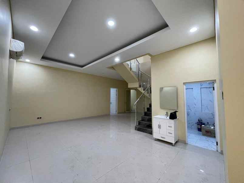 dijual rumah san diego pakuwon city